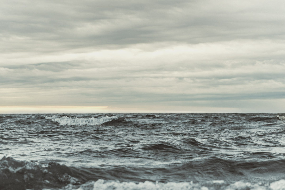 Gray ocean waves rolling toward the horizon